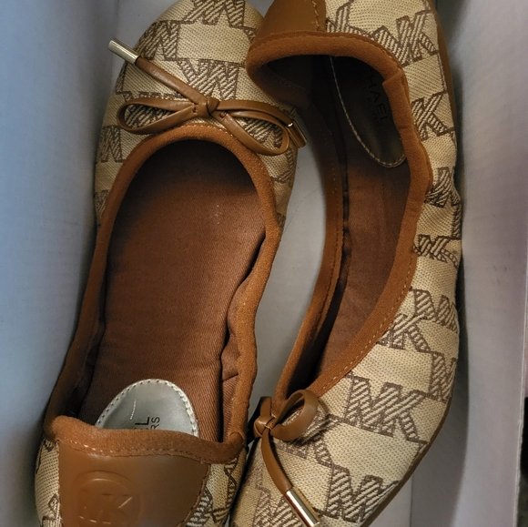 Michael Kors MK City Ballet Flats. Size 5 1/2. Brand New in Box. - Picture 5 of 6